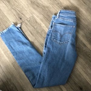 Levi’s 721 high waisted jean